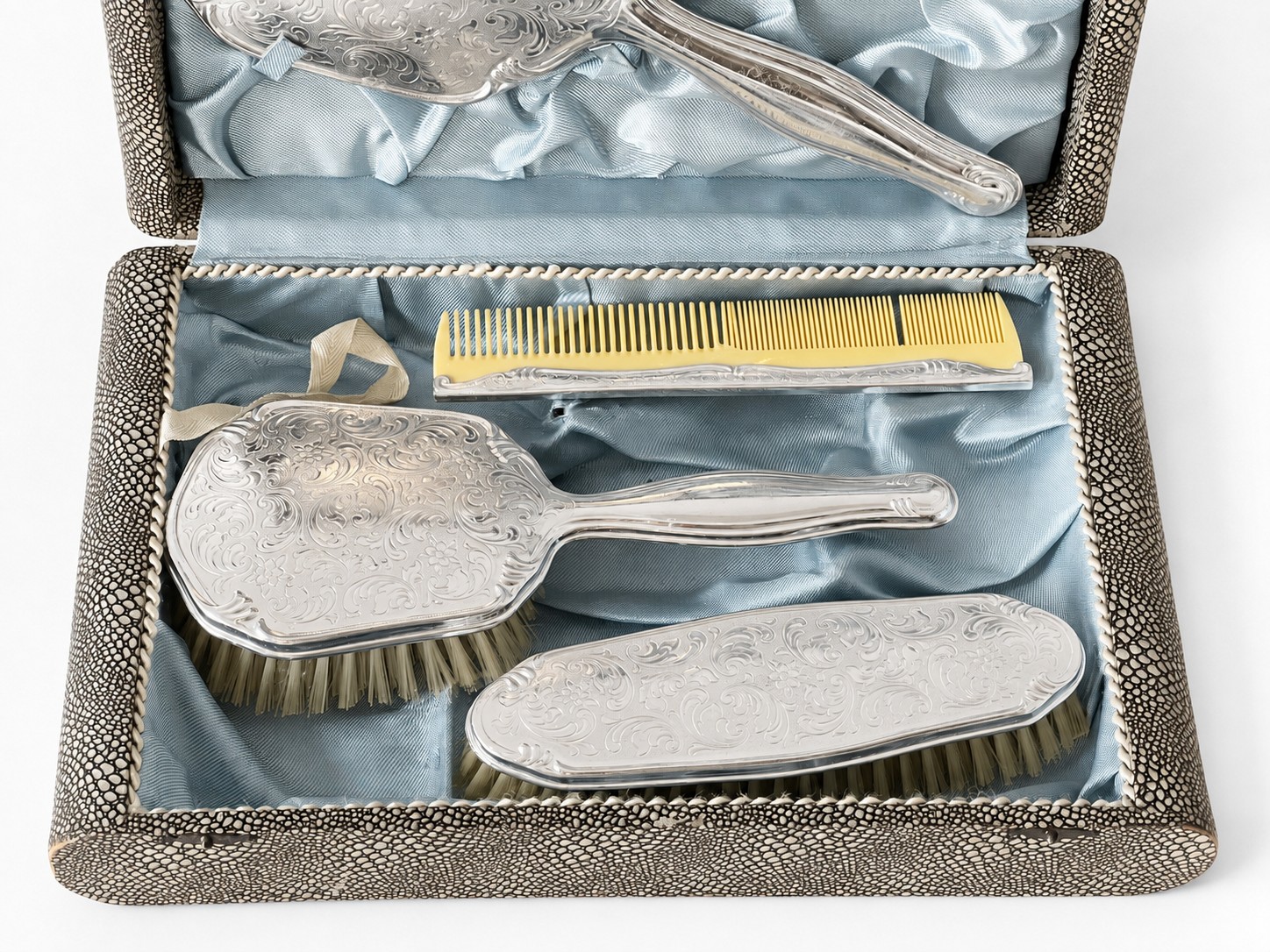 Vintage Silver Plated Mirror, Brush and Comb set with original Coffret. - Image 4