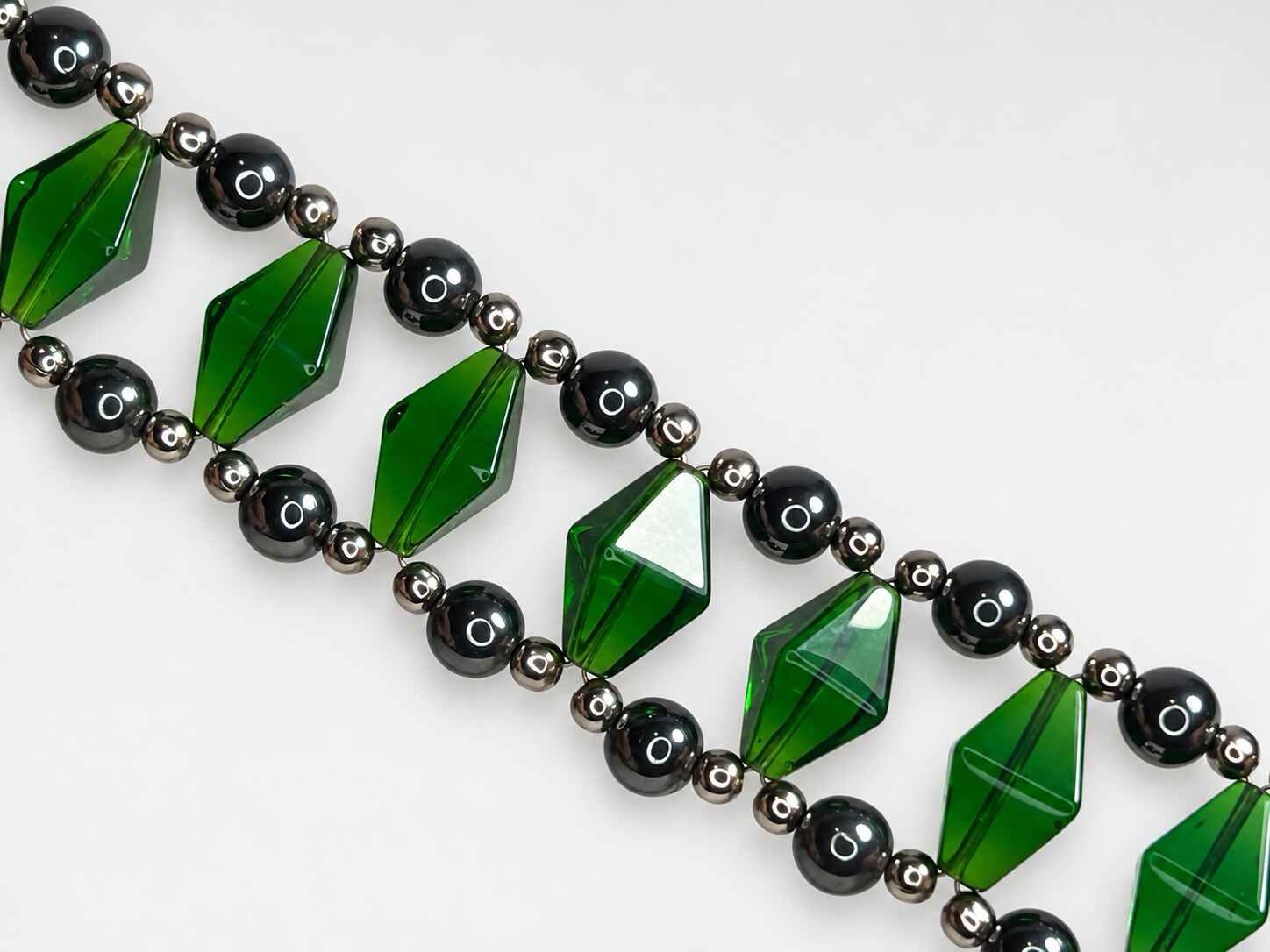 Anni Green glass and hematite bracelet - Image 3