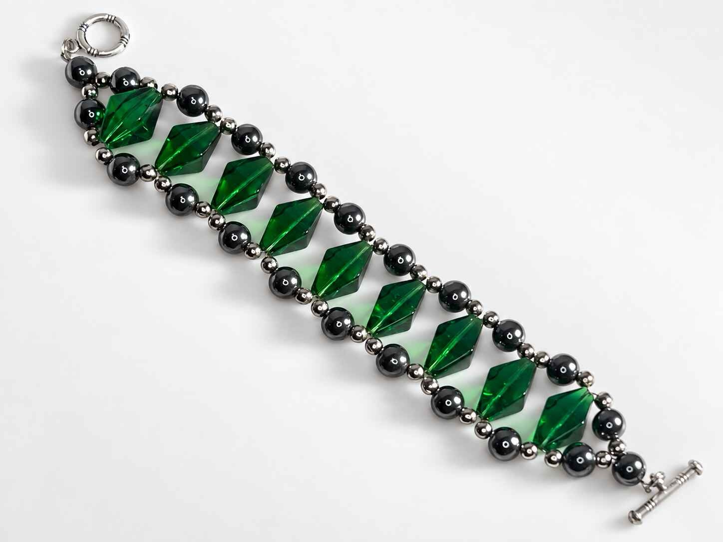 Anni Green glass and hematite bracelet - Image 2