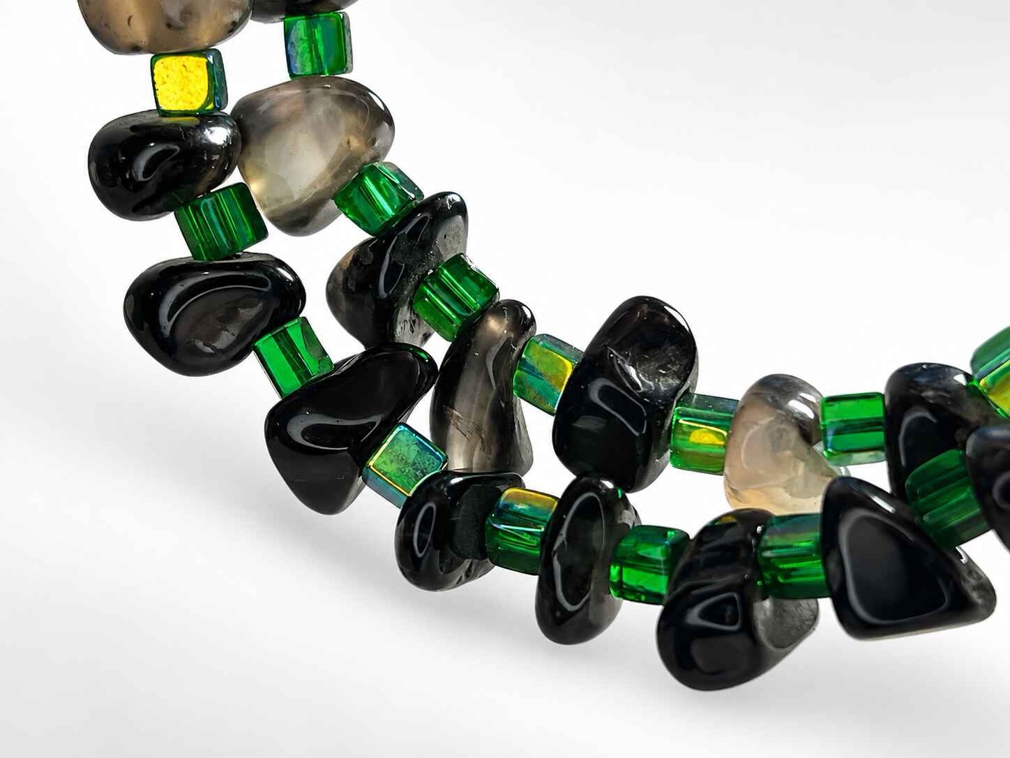 Spiral Bracelet with Agate and green square glass beads - Image 3