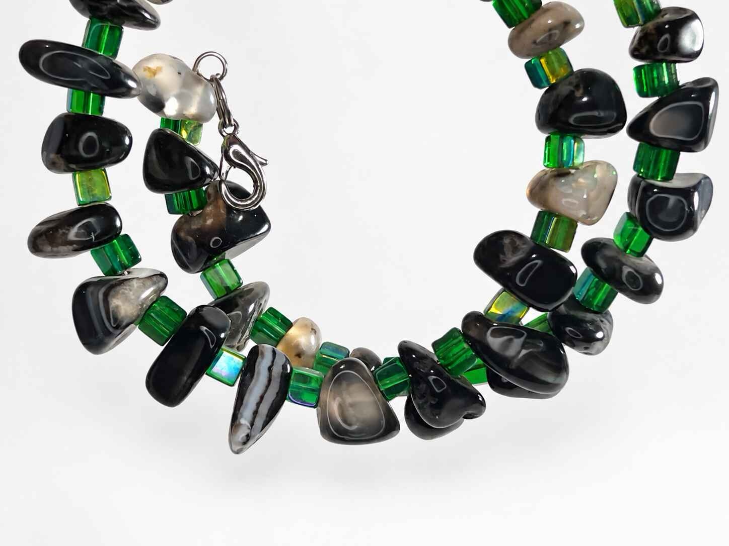 Spiral Bracelet with Agate and green square glass beads - Image 4