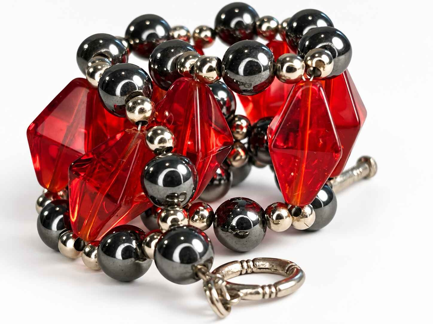 Anni Red glass and hematite bracelet - Image 3